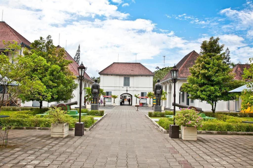 Hotel Grand Malioboro Yogyakarta Esterno foto