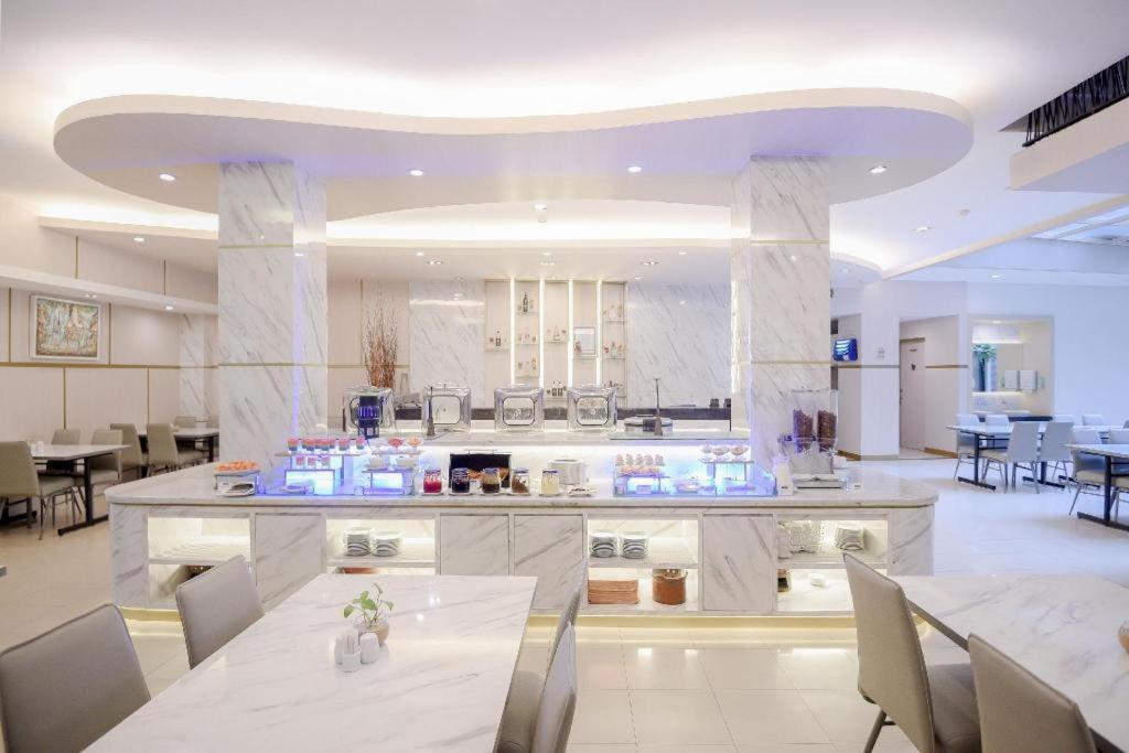 Hotel Grand Malioboro Yogyakarta Esterno foto