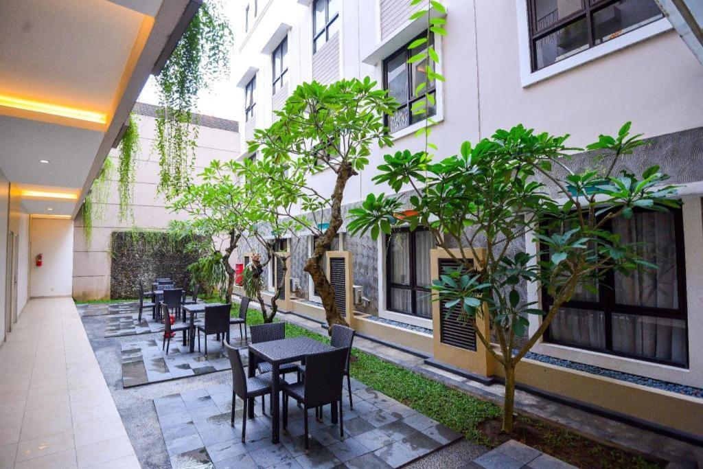 Hotel Grand Malioboro Yogyakarta Esterno foto