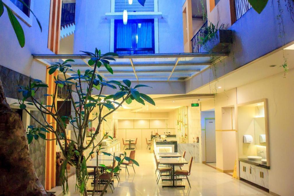 Hotel Grand Malioboro Yogyakarta Esterno foto