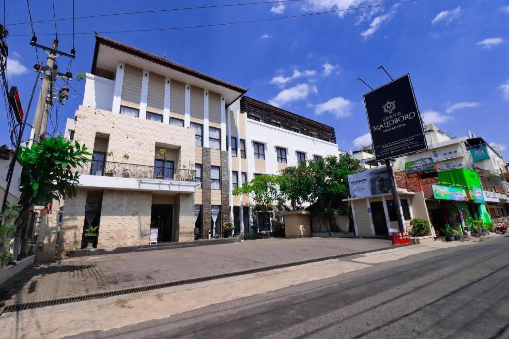 Hotel Grand Malioboro Yogyakarta Esterno foto