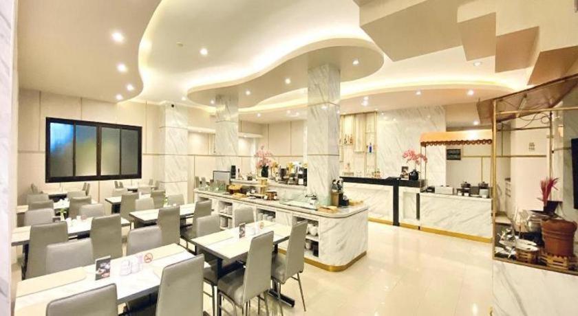 Hotel Grand Malioboro Yogyakarta Esterno foto