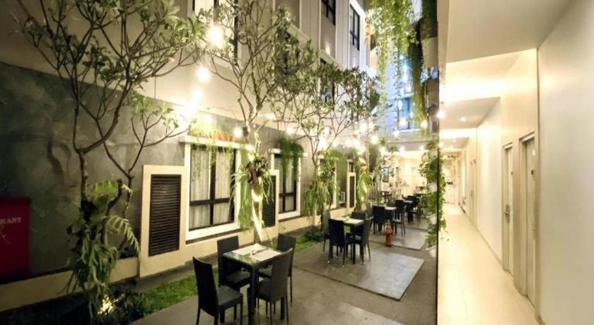 Hotel Grand Malioboro Yogyakarta Esterno foto