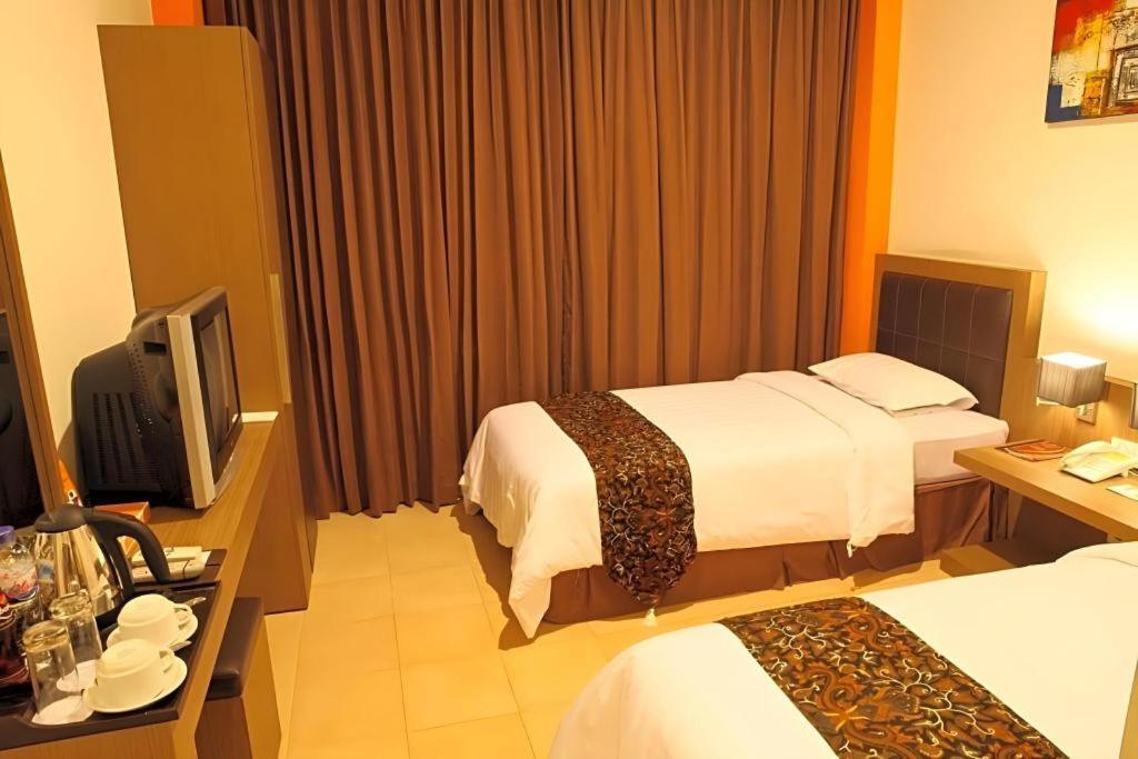 Hotel Grand Malioboro Yogyakarta Esterno foto