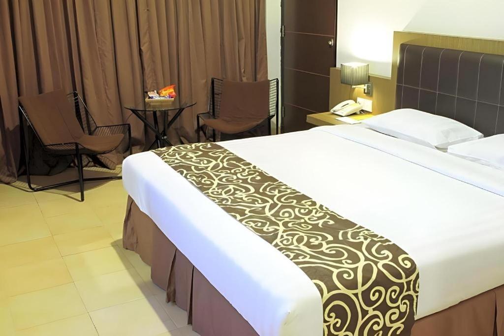 Hotel Grand Malioboro Yogyakarta Esterno foto