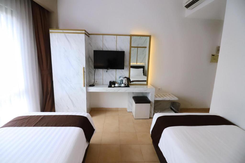 Hotel Grand Malioboro Yogyakarta Esterno foto
