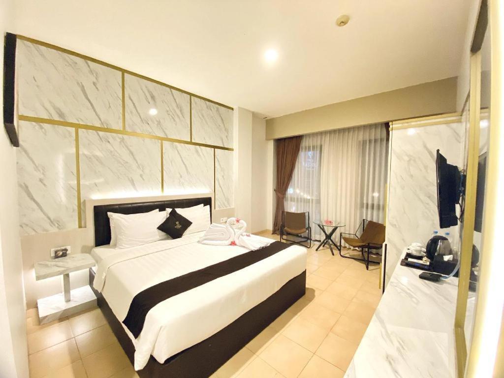 Hotel Grand Malioboro Yogyakarta Esterno foto