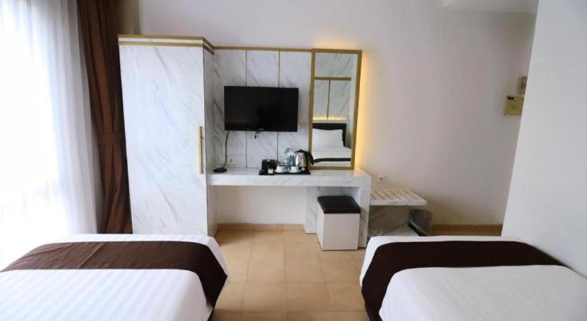 Hotel Grand Malioboro Yogyakarta Esterno foto