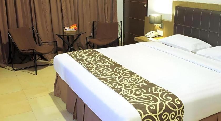 Hotel Grand Malioboro Yogyakarta Esterno foto