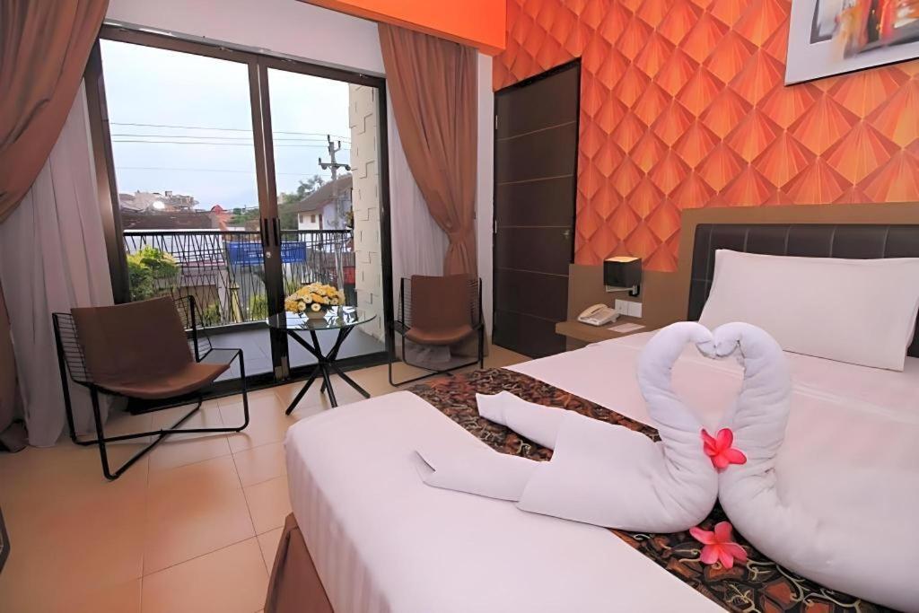 Hotel Grand Malioboro Yogyakarta Esterno foto