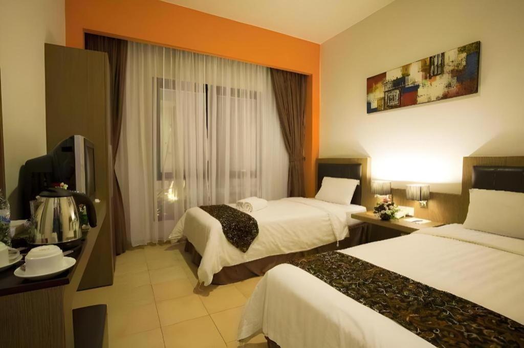 Hotel Grand Malioboro Yogyakarta Esterno foto