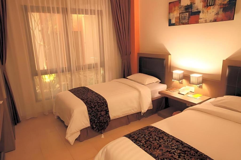 Hotel Grand Malioboro Yogyakarta Esterno foto